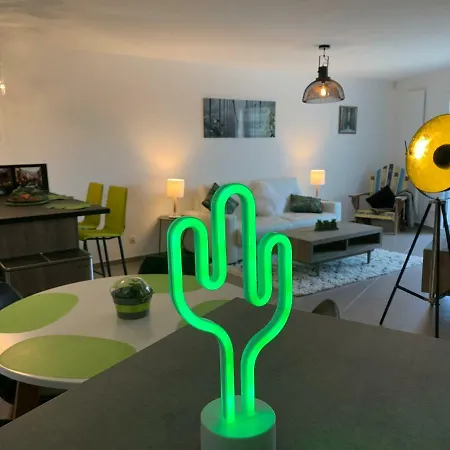 Rayan 4 Etoiles - Proche & Vieille Ville, Garage Prive, Secteur Recherche Apartment