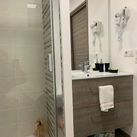 Rayan 4 Etoiles - Proche & Vieille Ville, Garage Prive, Secteur Recherche