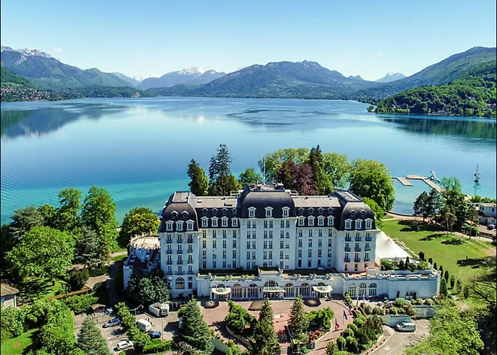 公寓 Rayan 4 Etoiles - Proche & Vieille Ville, Garage Prive, Secteur Recherche 阿讷西