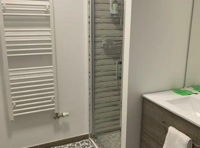 公寓 Rayan 4 Etoiles - Proche & Vieille Ville, Garage Prive, Secteur Recherche 阿讷西